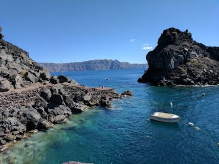Amoudi Bay
